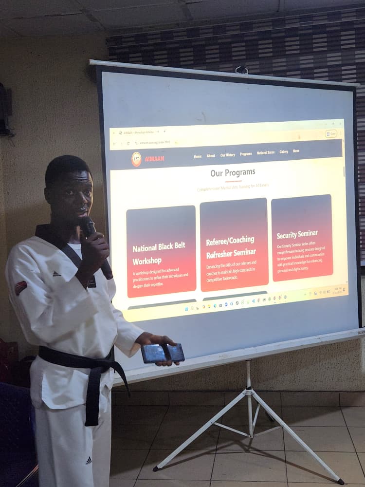 Master Abdulsomod presenting AIMAAN Official Website Launch